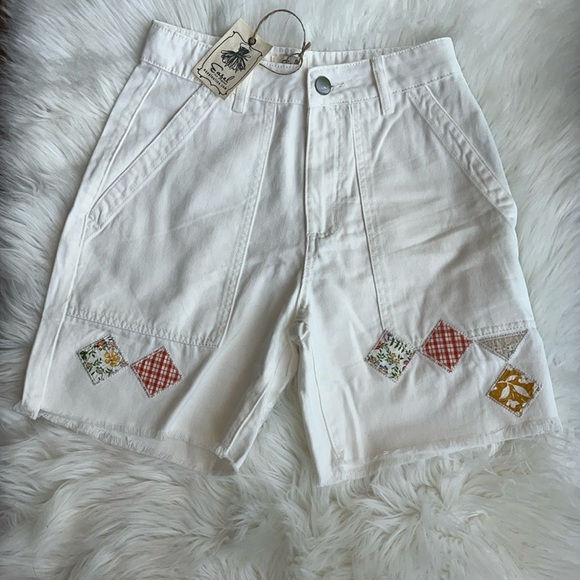 🆕 EASEL Love Stitch White Denim Patchwork Frayed Edge Shorts Cotton Size Small - Picture 3 of 13